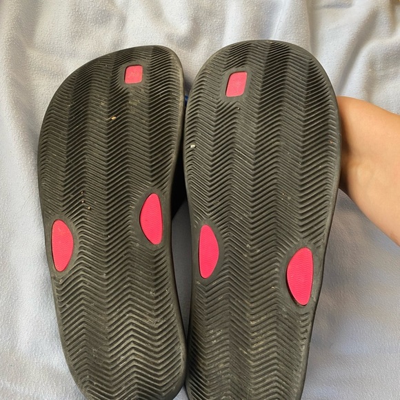 Nike Black and Pink Flip Flops - Picture 2 of 2